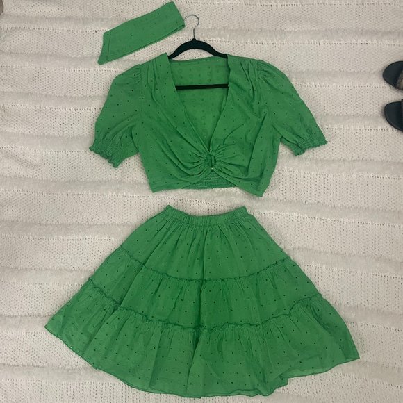 Green two piece Set - Picture 1 of 2
